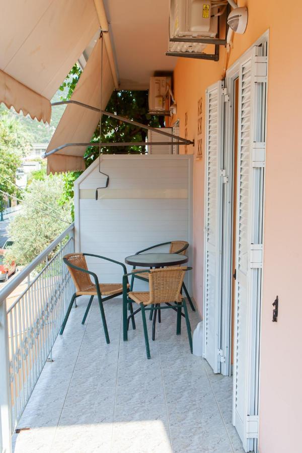 Hotel Loula Rooms And Apartments Kamena Vourla Exterior foto