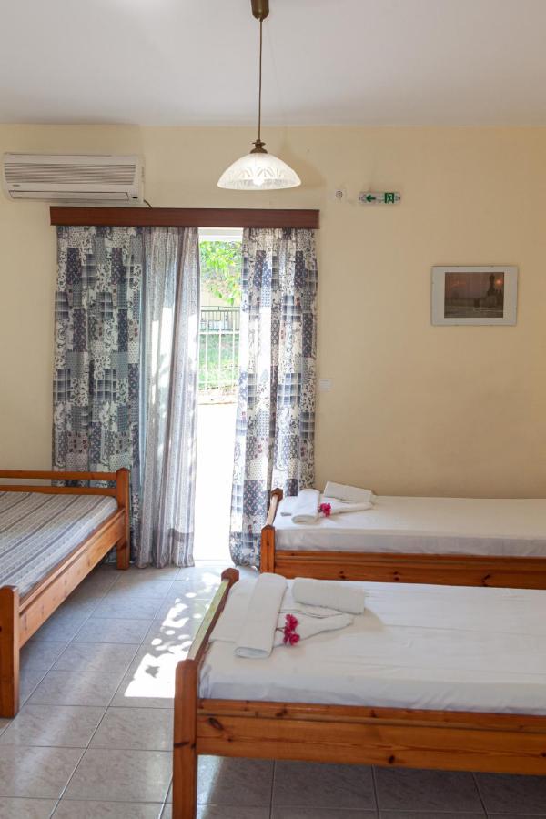Hotel Loula Rooms And Apartments Kamena Vourla Exterior foto