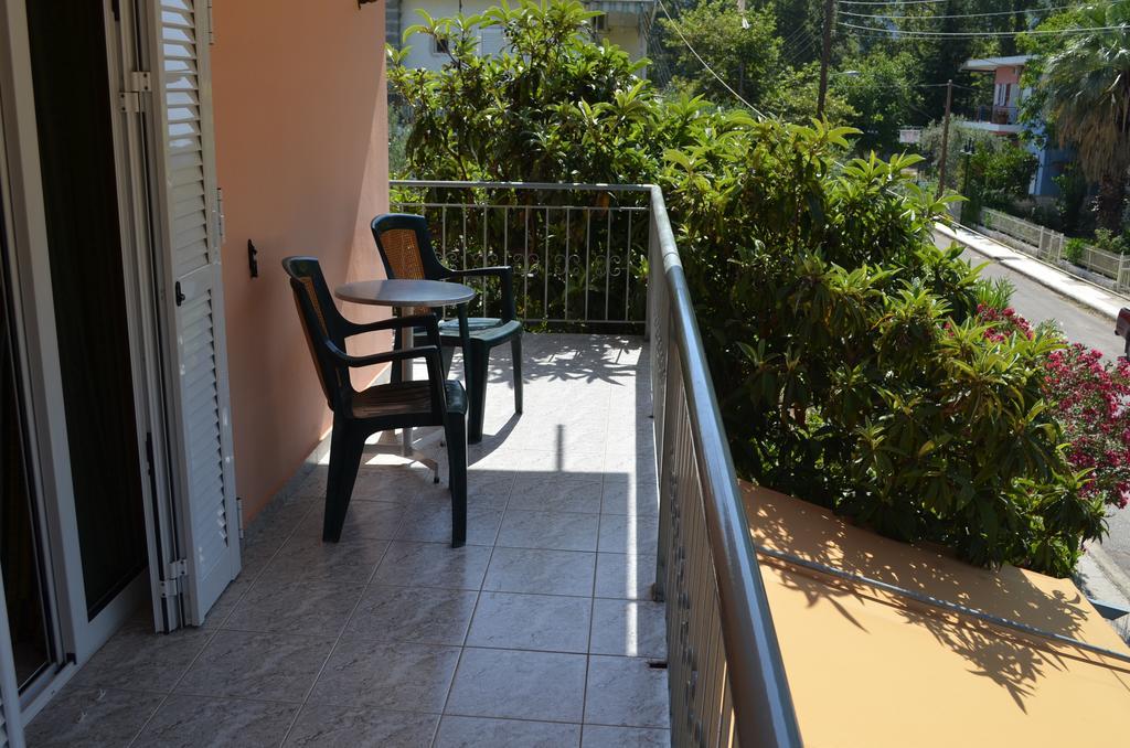 Hotel Loula Rooms And Apartments Kamena Vourla Zimmer foto